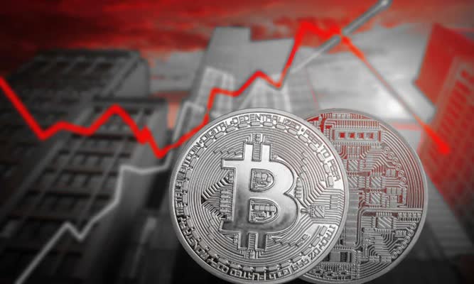 Short Bitcoin funds attracted $14.5 million in inflows as investors hedge against falling prices.